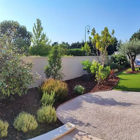 Proche D'avignon, Neuve, Climatisee, Piscine