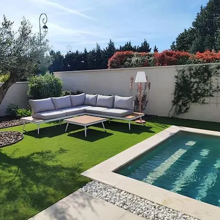 Proche D'avignon, Neuve, Climatisee, Piscine *
